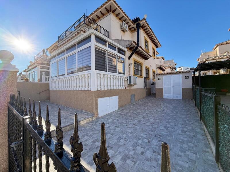 Rekkehus til salgs i Orihuela Costa, Alicante