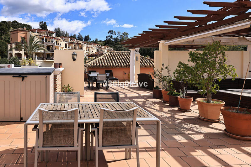 5 bedroom Apartment for sale