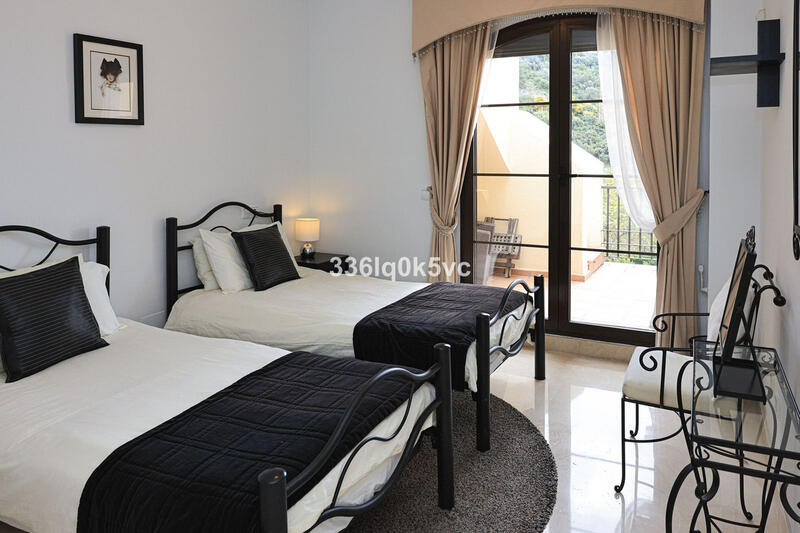 5 bedroom Apartment for sale