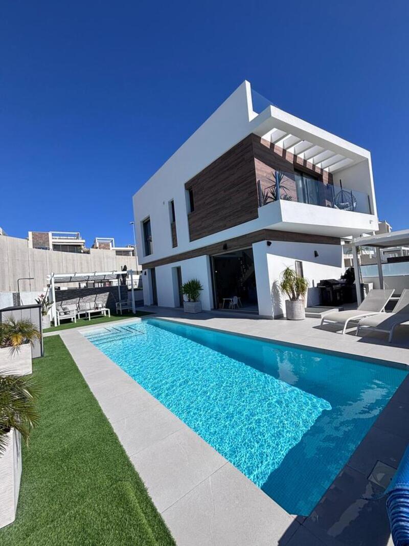 Villa til salgs i Villamartin, Alicante