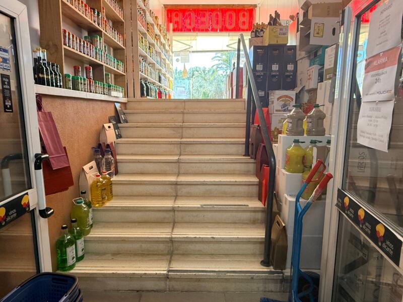 Kommersiella fastigheter till salu