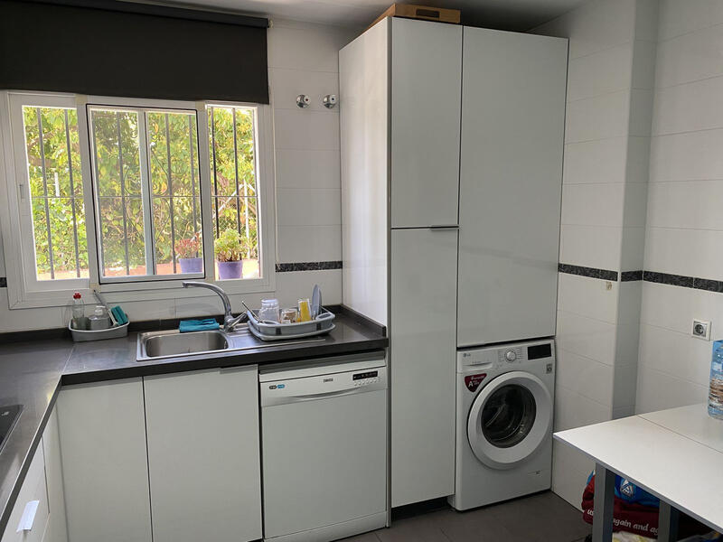 3 slaapkamer Gezinswoning Te koop 3 slaapkamer Gezinswoning Te koop