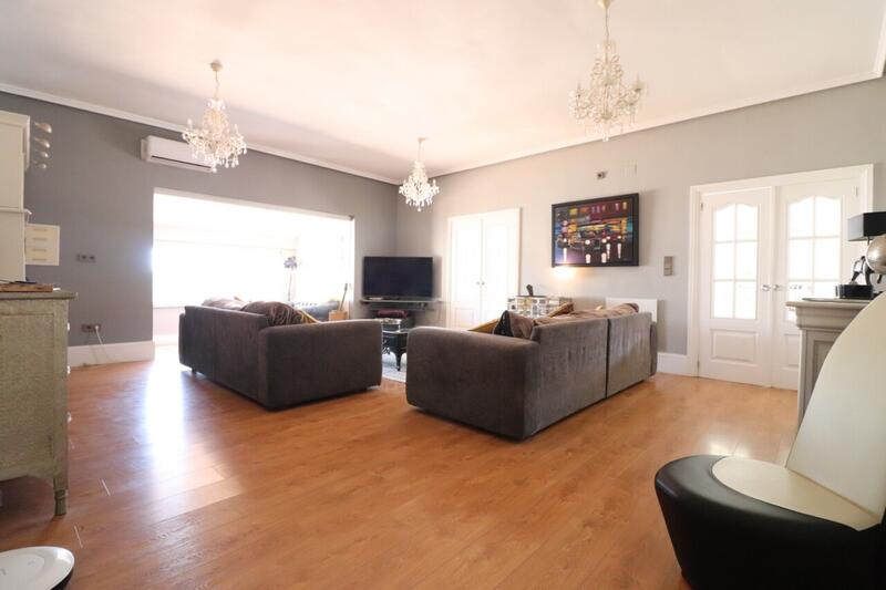 6 Schlafzimmer Landhaus zu verkaufen