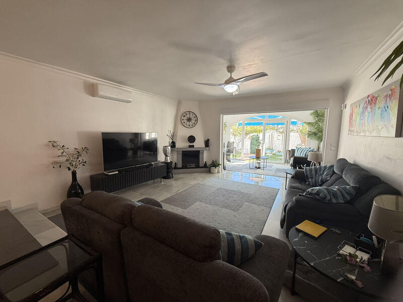 3 bedroom Townhouse for sale