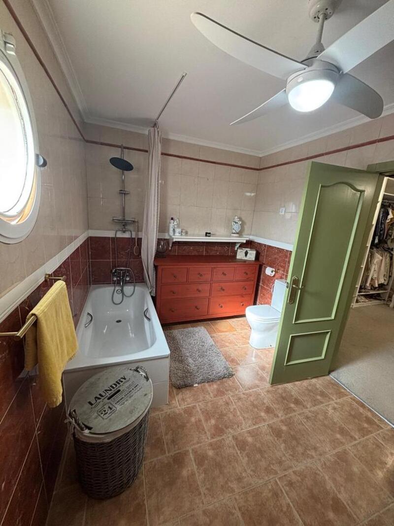 3 Schlafzimmer Landhaus zu verkaufen