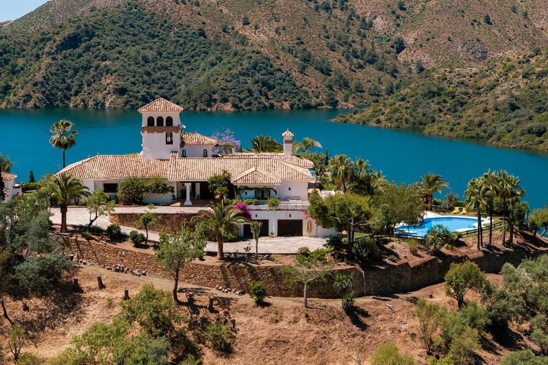 6 soverom Herregård til salgs