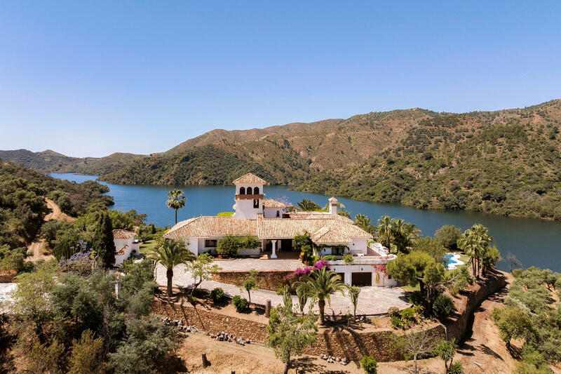 6 soverom Herregård til salgs