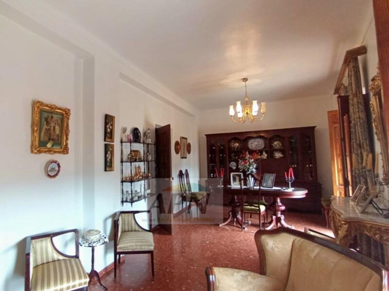 20 soveværelse Byhus til salg