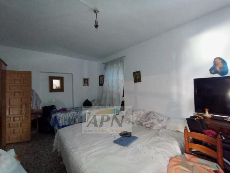 4 bedroom Townhouse for sale