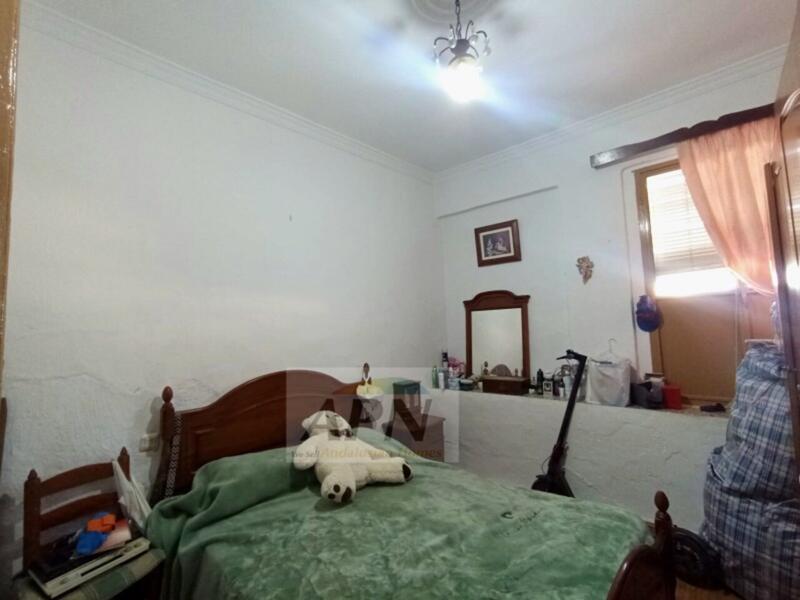 4 bedroom Townhouse for sale