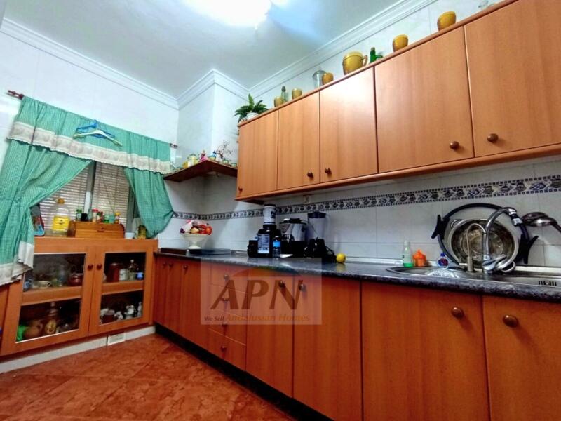 4 bedroom Townhouse for sale