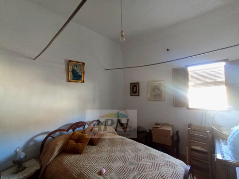 4 bedroom Townhouse for sale