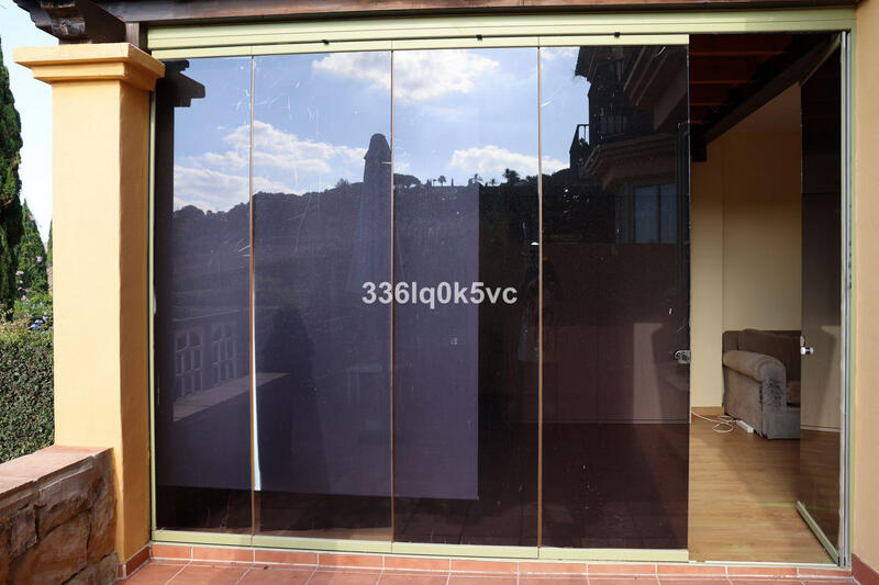 4 slaapkamer Gezinswoning Te koop 4 slaapkamer Gezinswoning Te koop