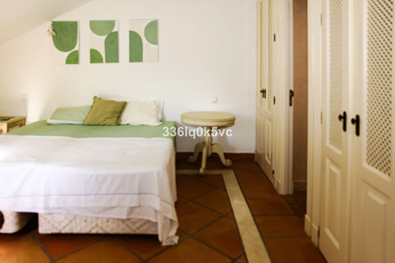 4 slaapkamer Gezinswoning Te koop 4 slaapkamer Gezinswoning Te koop