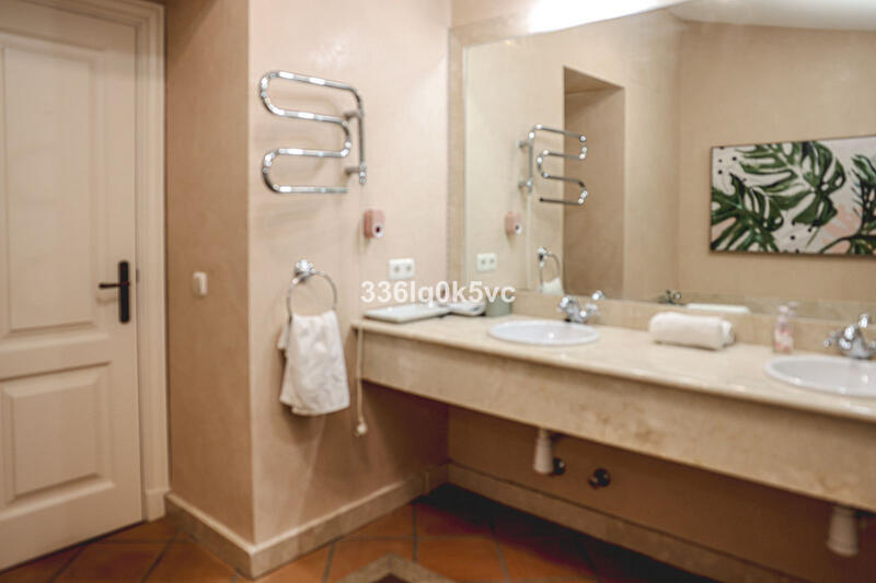 4 slaapkamer Gezinswoning Te koop 4 slaapkamer Gezinswoning Te koop