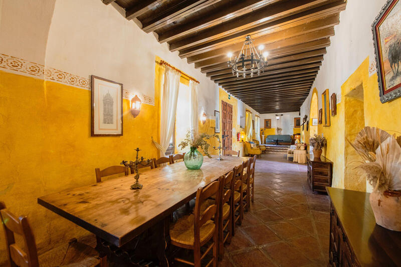 16 sovrum Lantställe till salu