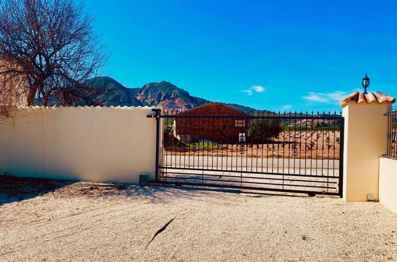 5 bedroom Country House for sale