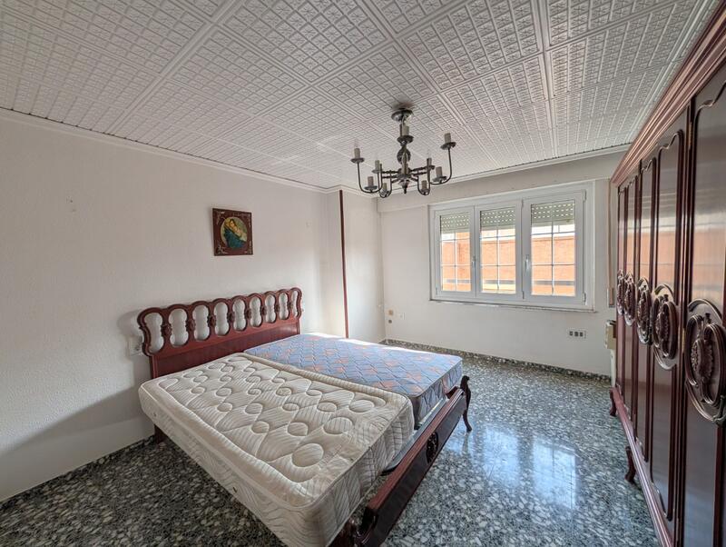 4 bedroom Apartment for sale