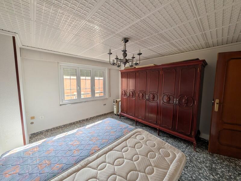 4 bedroom Apartment for sale