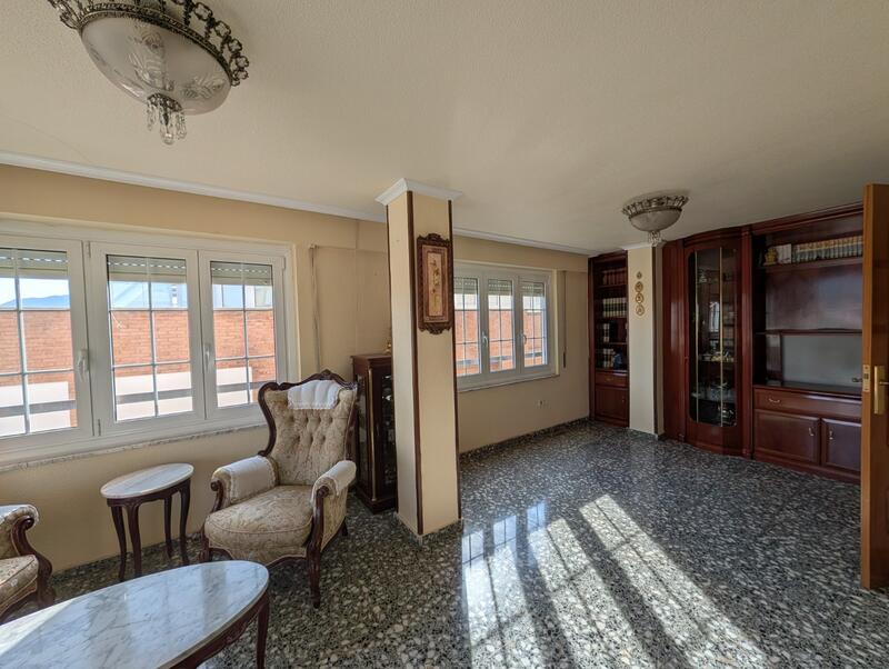 4 bedroom Apartment for sale