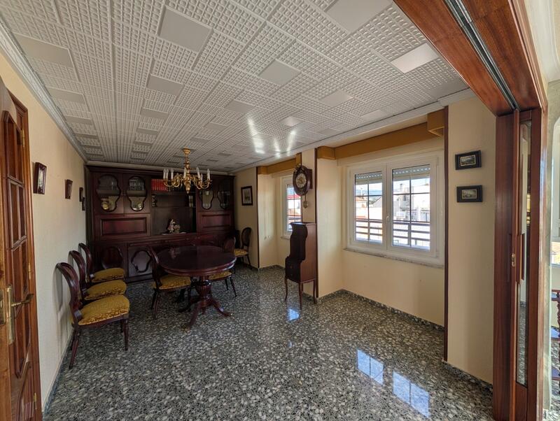 4 bedroom Apartment for sale