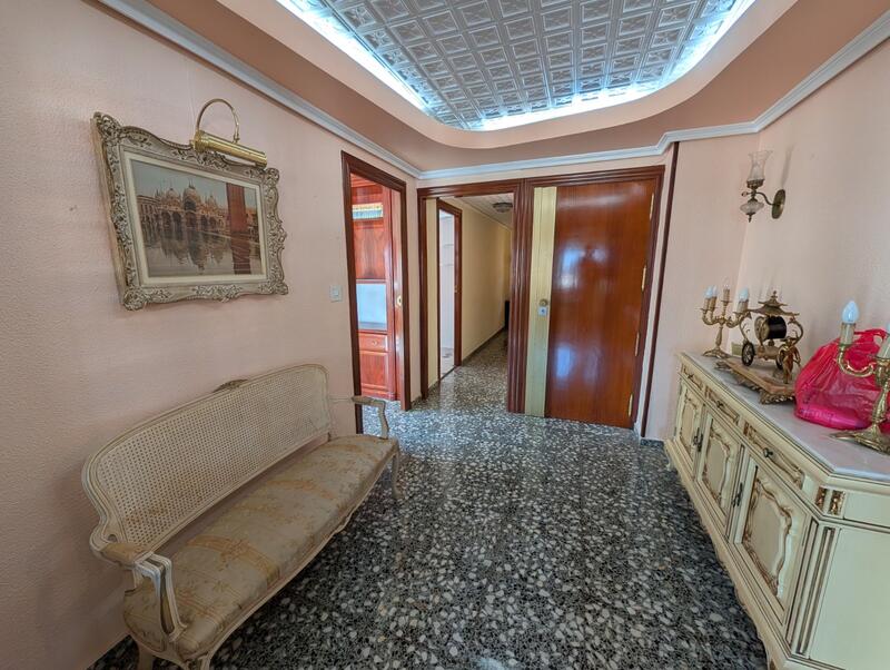 4 bedroom Apartment for sale