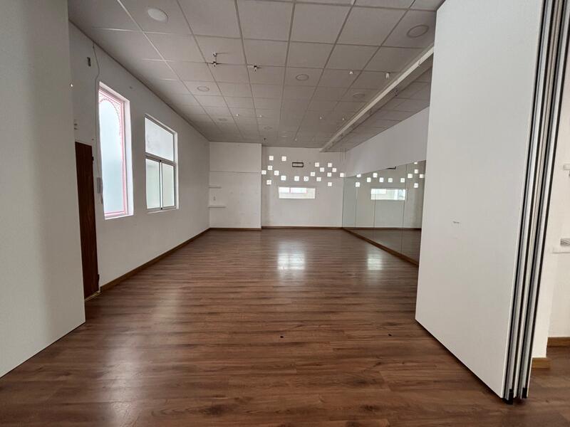 1 sovrum Kommersiella fastigheter till salu