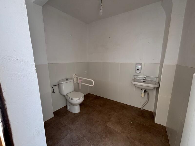 1 sovrum Kommersiella fastigheter till salu