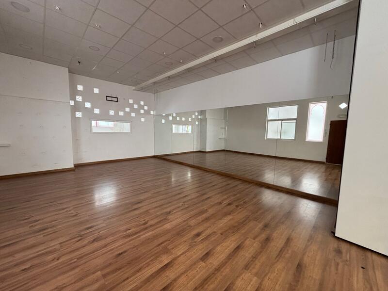 1 sovrum Kommersiella fastigheter till salu