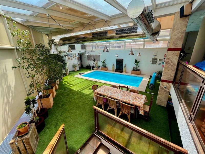 4 bedroom Townhouse for sale