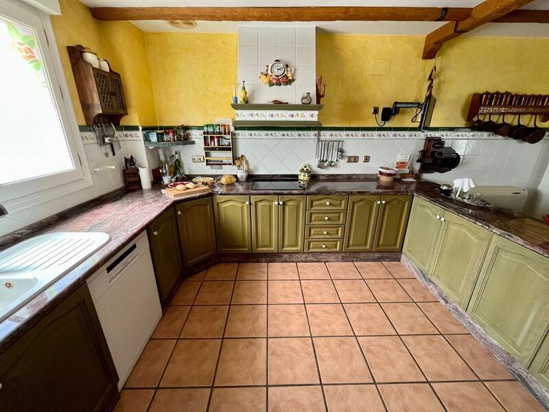 4 bedroom Townhouse for sale