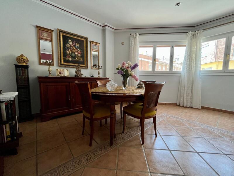 4 bedroom Townhouse for sale