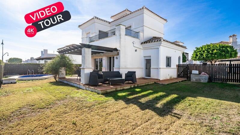 Villa en venta en La Torre Golf Resort, Murcia