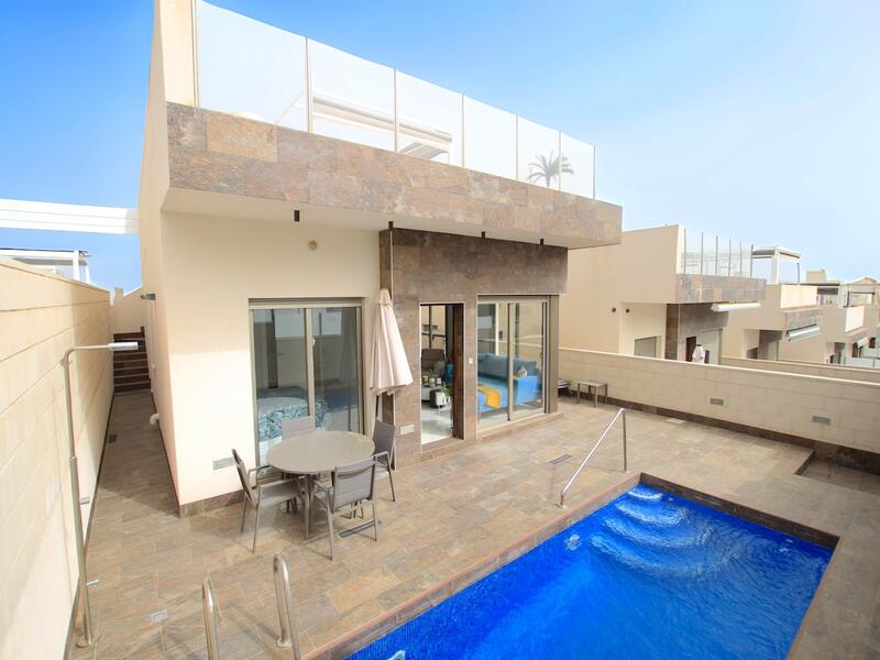 Villa for sale in Villamartin, Alicante