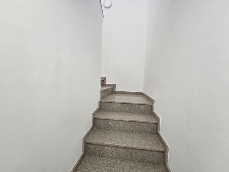 4 спальная комната городская тюрьма продается