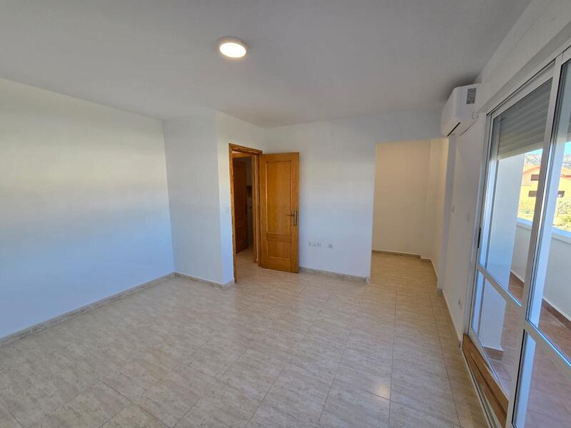 4 спальная комната городская тюрьма продается