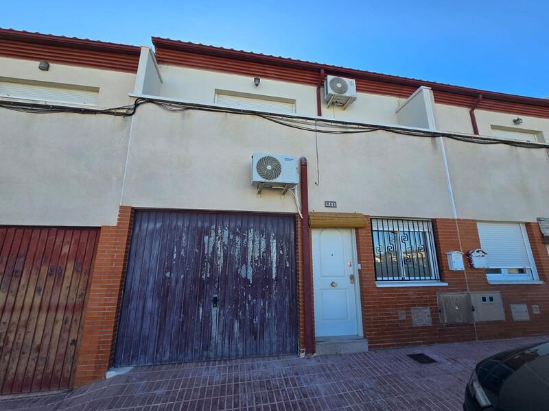 4 спальная комната городская тюрьма продается