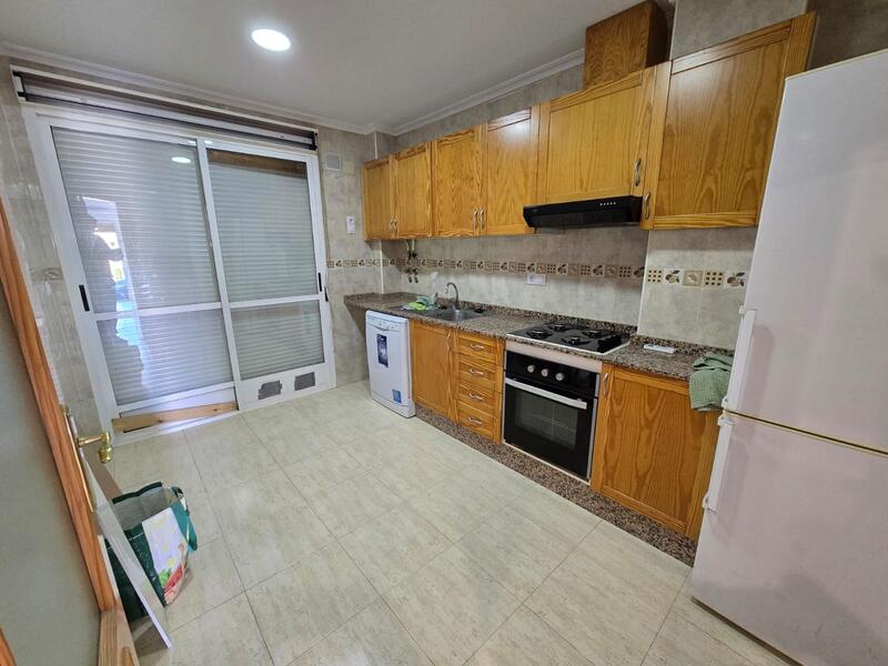 4 спальная комната городская тюрьма продается