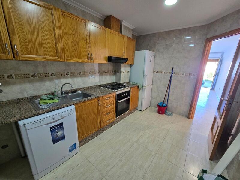 4 спальная комната городская тюрьма продается