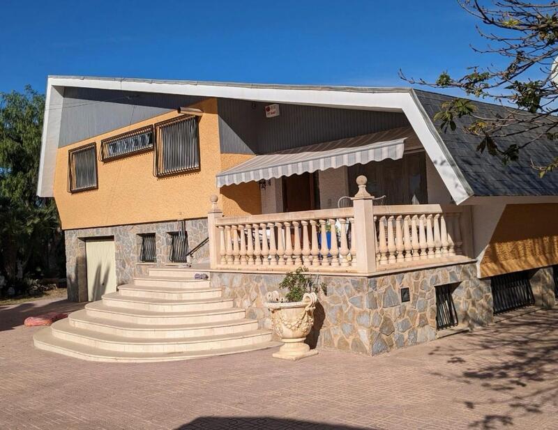 Villa à vendre dans Petrer, Alicante
