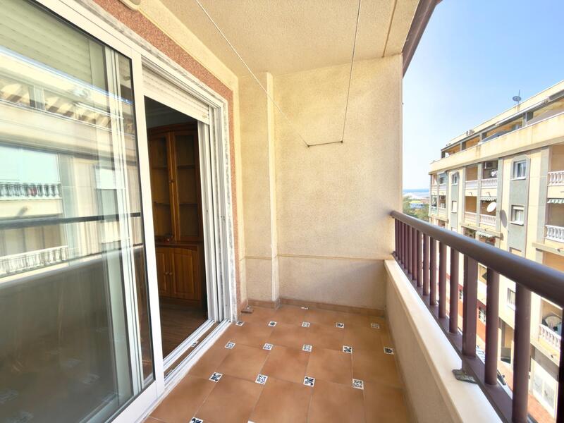 квартира продается в Torrevieja, Alicante