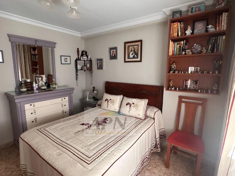 4 спальная комната квартира продается