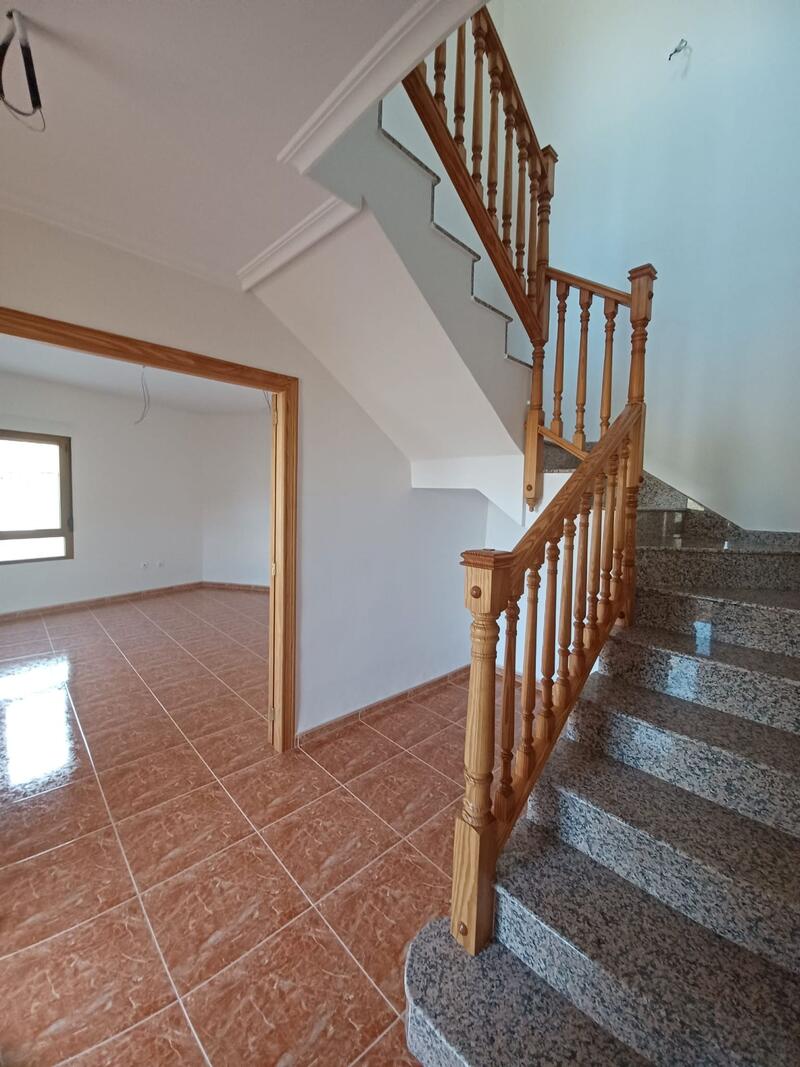 4 slaapkamer Gezinswoning Te koop