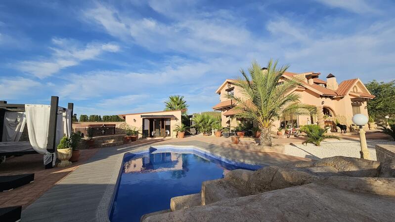 5 спальная комната вилла продается 5 спальная комната вилла продается