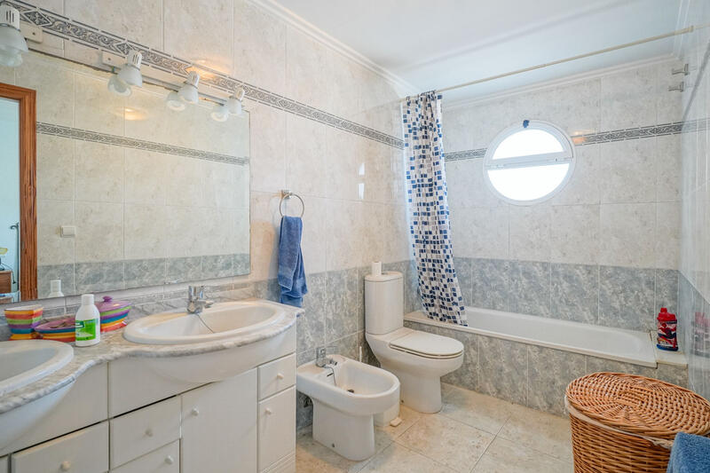 3 bedroom Townhouse for sale