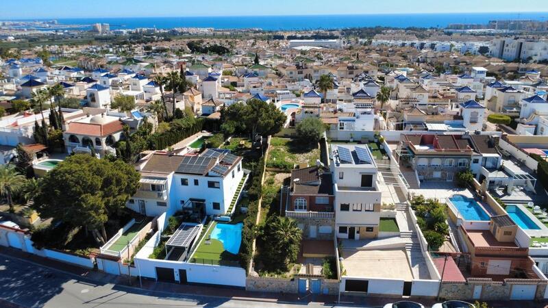 Villa for sale in Torrevieja, Alicante
