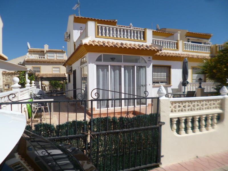 Villa en venta en Playa Flamenca, Alicante