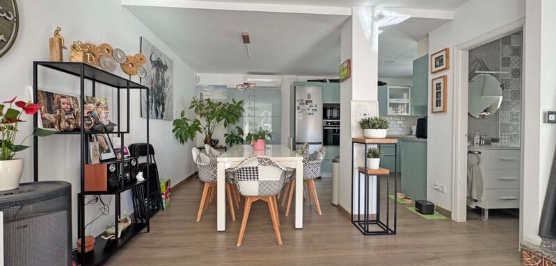 2 slaapkamer Gezinswoning Te koop