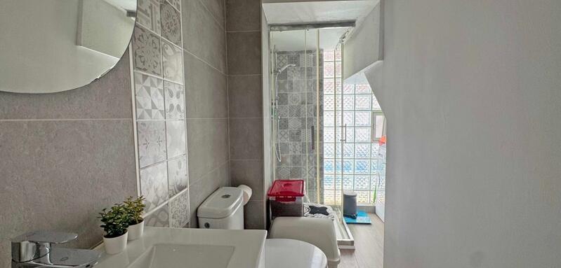 2 slaapkamer Gezinswoning Te koop