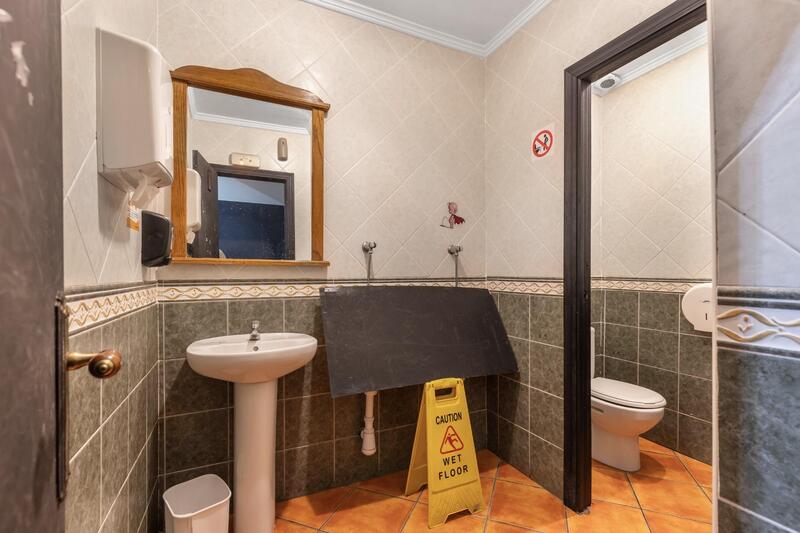 Kommersiella fastigheter till salu